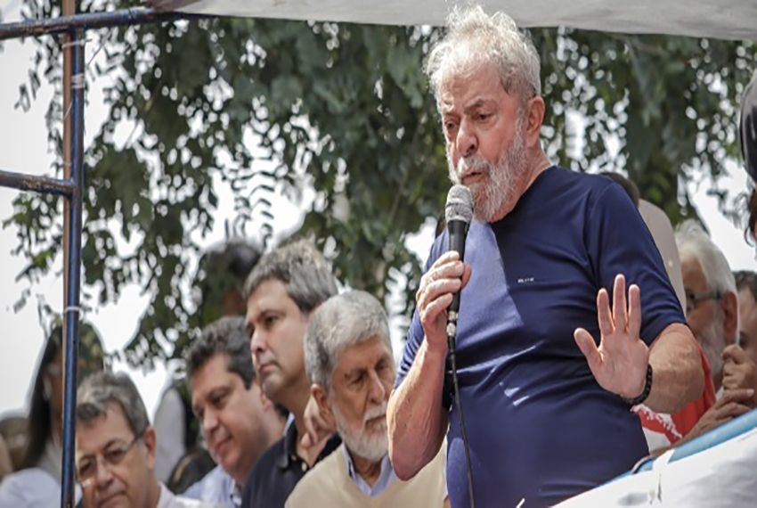 Juiz determina retirada de assessores e benefício de Lula como ex-presidente