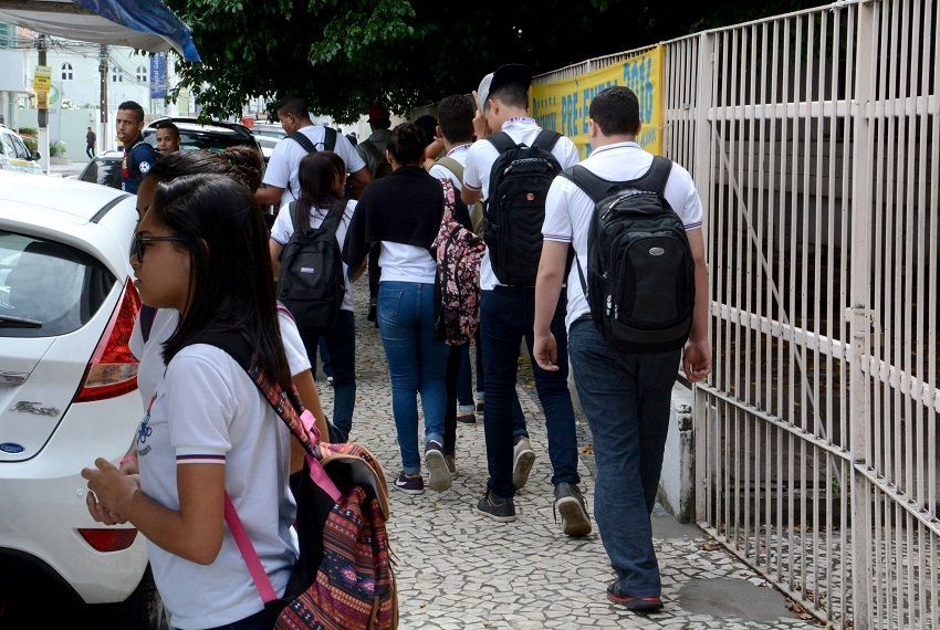 Escolas são proibidas de cobrar matrícula antecipada para garantir vaga