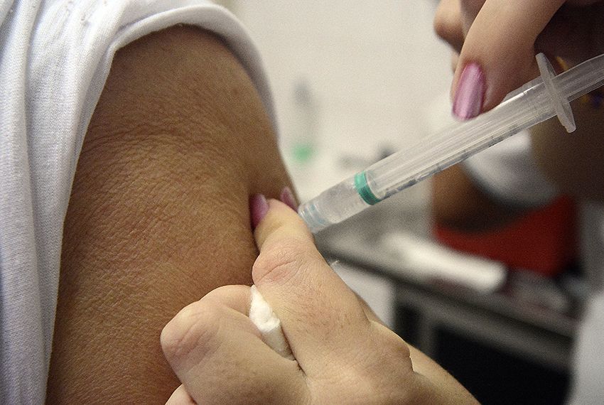 SES alerta que adultos não imunizados devem se vacinar