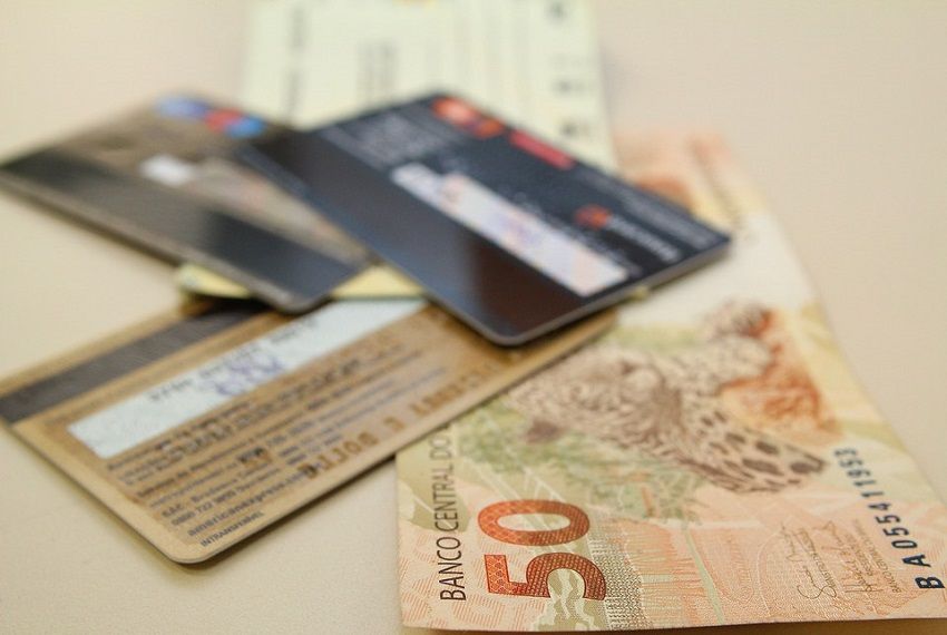 Dinheiro ainda é a forma de pagamento mais usada pelos brasileiros