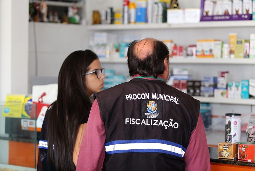 Sete pet shops são autuados durante fiscalização de Procon em Aracaju