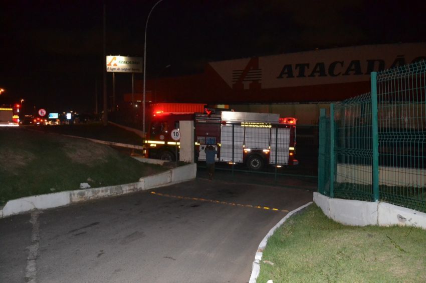 Incêndio atinge supermercado em Aracaju