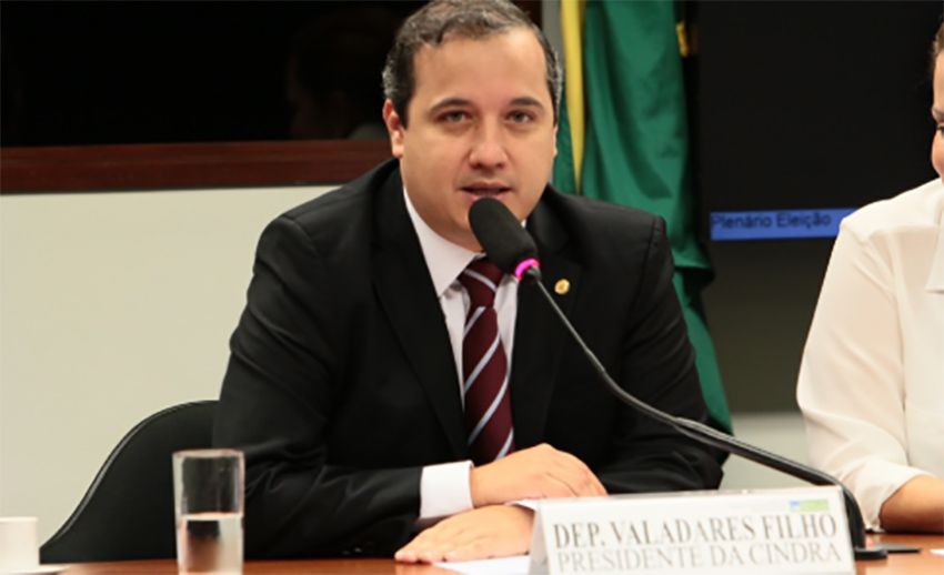 Valadares Filho “presta queixa” na polícia