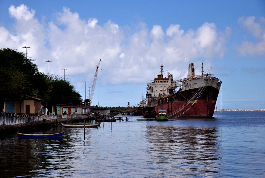 Sucata de navio não é retirada do Rio Sergipe