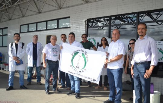 Médicos de Aracaju estão em greve há mais de 70 dias