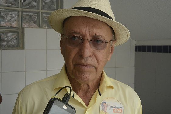 Valadares vota em Aracaju