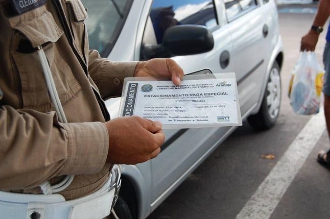 Mais de 10 mil cartões de vagas especiais de estacionamento já foram emitidos este ano