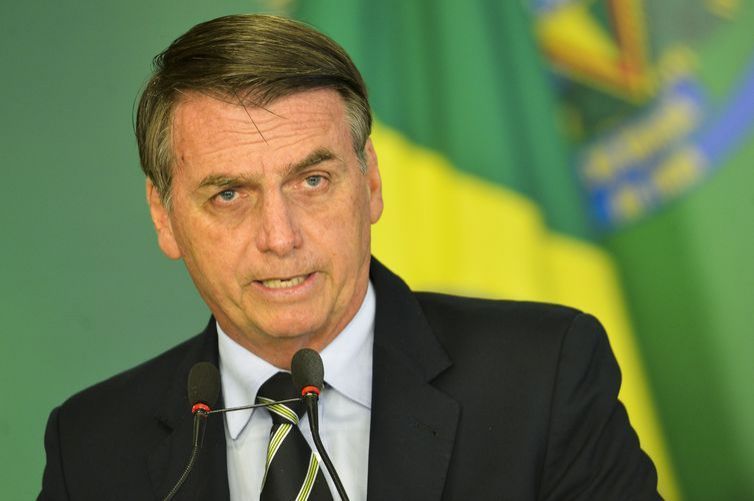 Com decreto de Bolsonaro, pessoas acima de 25 anos podem ter até 4 armas de fogo