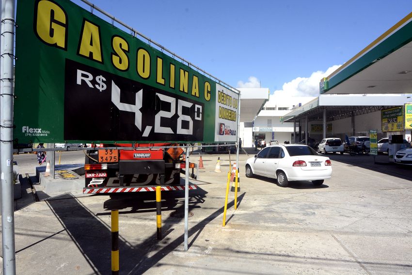Petrobras aumenta preço da gasolina nas refinarias