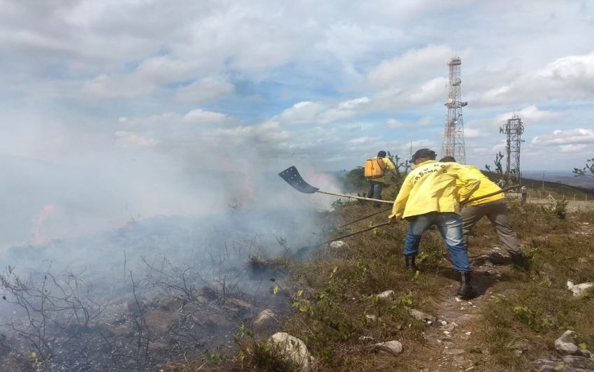 Incêndio atinge acima de 2 mil hectares do Parque Nacional de Itabaiana