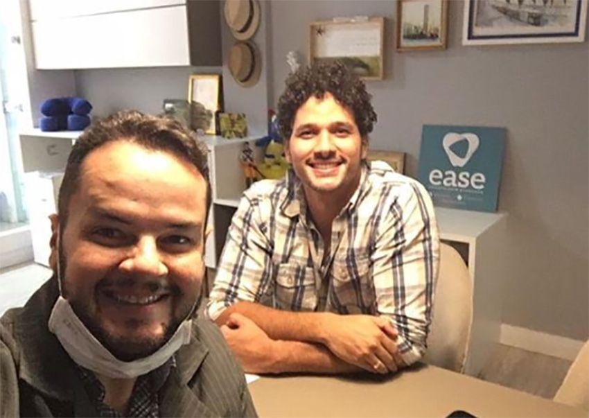 Brucce Cabral com sorriso no rosto