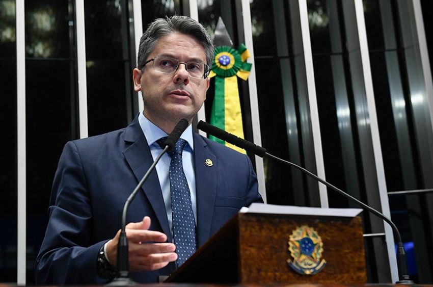 Senador Alessandro Vieira vai apresentar pedido de impeachment dos ministros