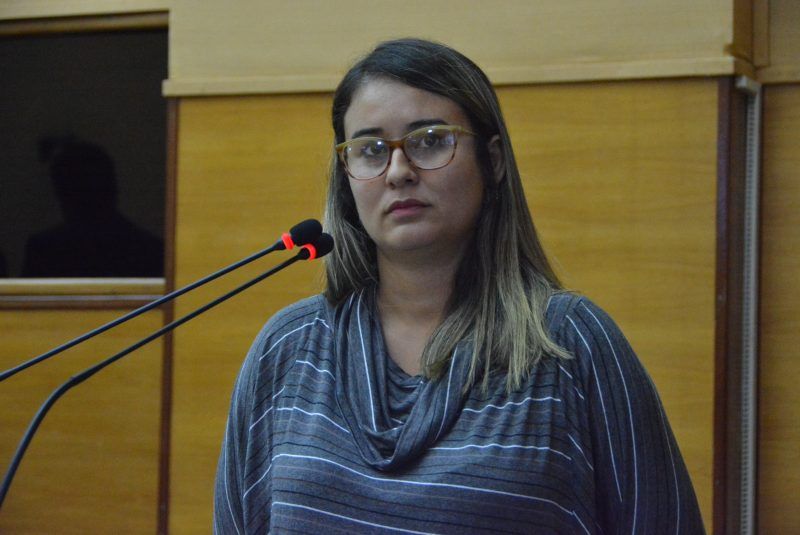 Kitty Lima denuncia obras inacabadas em Maruim