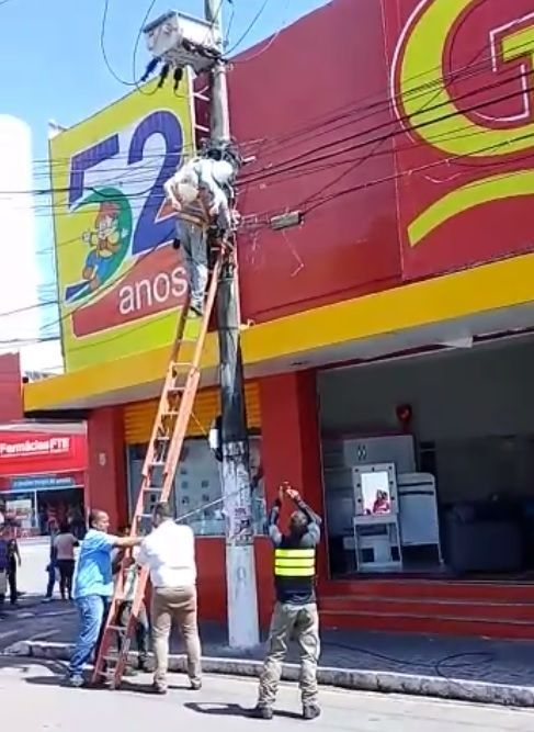 Homem sofre descarga elétrica no centro de Aracaju
