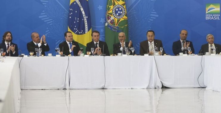 Bolsonaro recebe bancada da Frente Parlamentar Evangélica