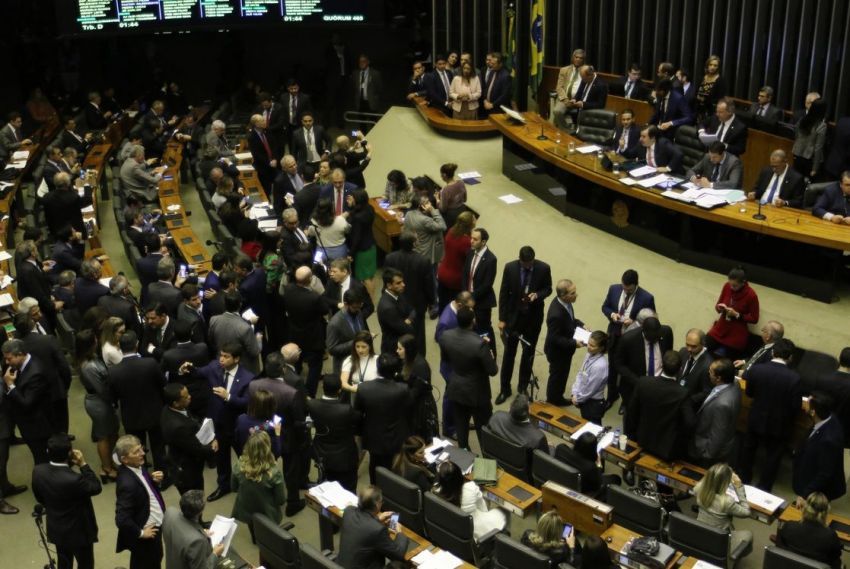 Congresso derruba veto presidencial sobre notícias falsas