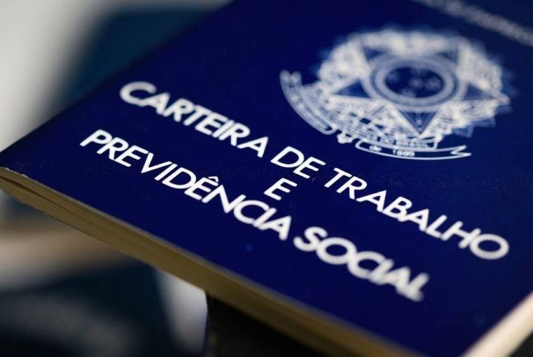 Taxa de desemprego no Brasil cai para 11,8% em julho