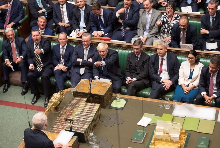 Governo britânico suspende parlamento