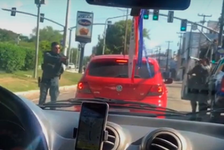 Vídeo Mostra Momento Em Que Policial Atira Em Carro