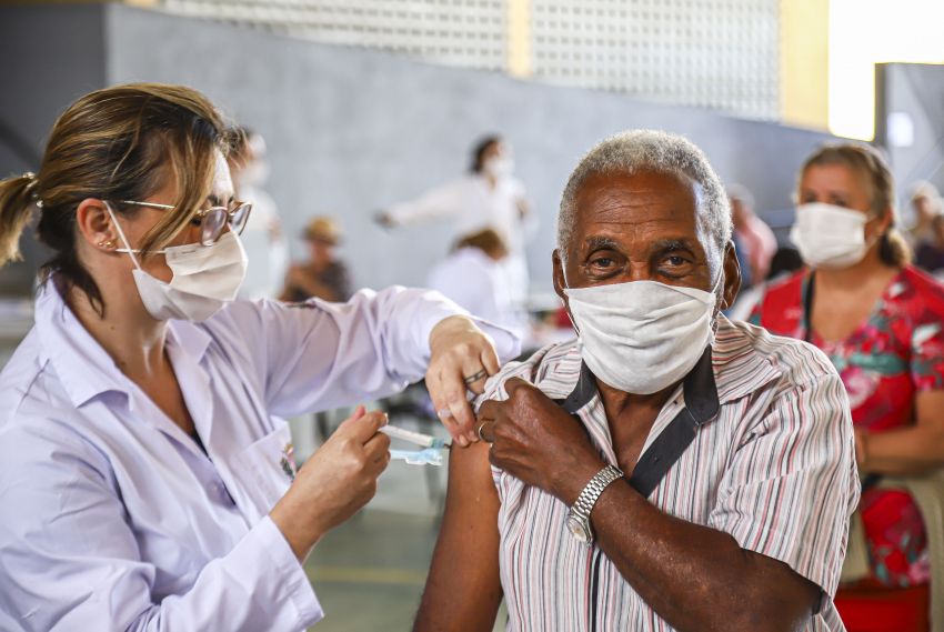 Vacinação contra o coronavírus de idosos de 80 a 89 anos começará no dia 2 de março