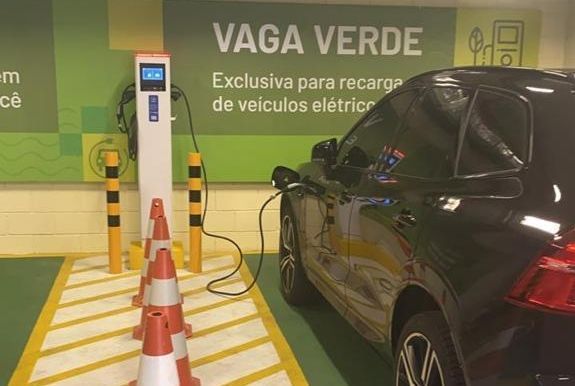 Carros elétricos já podem ser abastecidos em Aracaju
