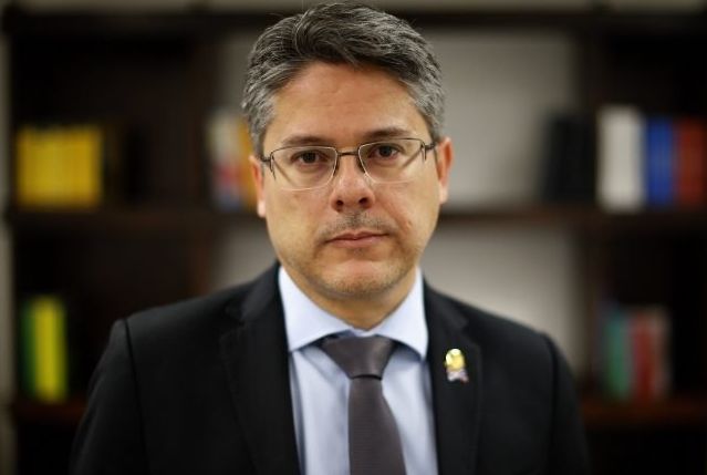 Pré-candidatura presidencial de Alessandro Vieira é mantida