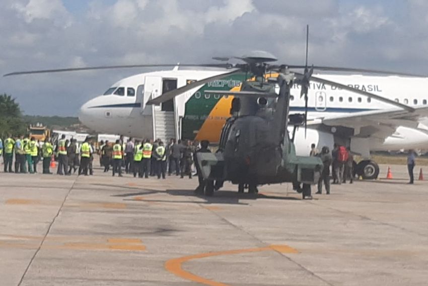 Presidente Jair Bolsonaro desembarca em Aracaju