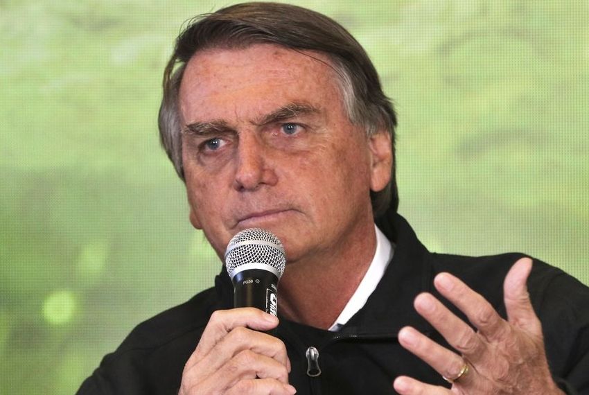 Bolsonaro diz que deve ter sido único líder contrário ao isolamento