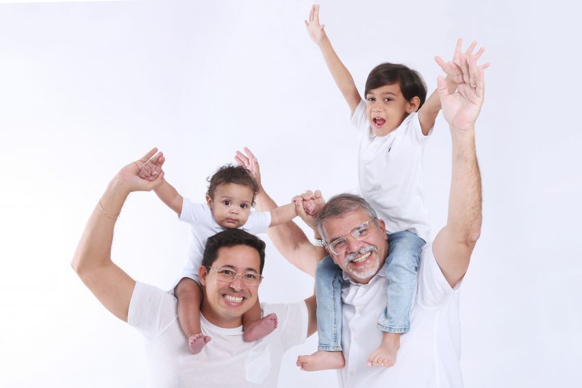 Alan Gustavo e Gilberto Vaqueiro com os filhos Davi e Enzo