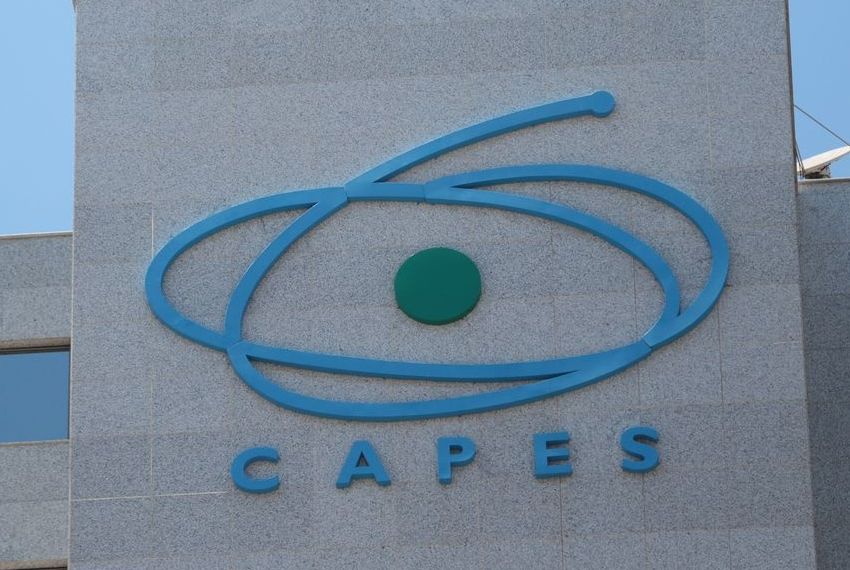 Mais de 200 mil bolsistas da Capes ainda não receberam o pagamento