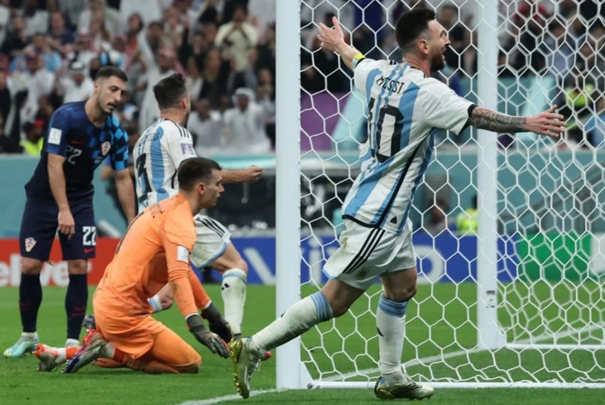 Messi dá show, Argentina vence Croácia por 3 a 0 e vai à final da Copa