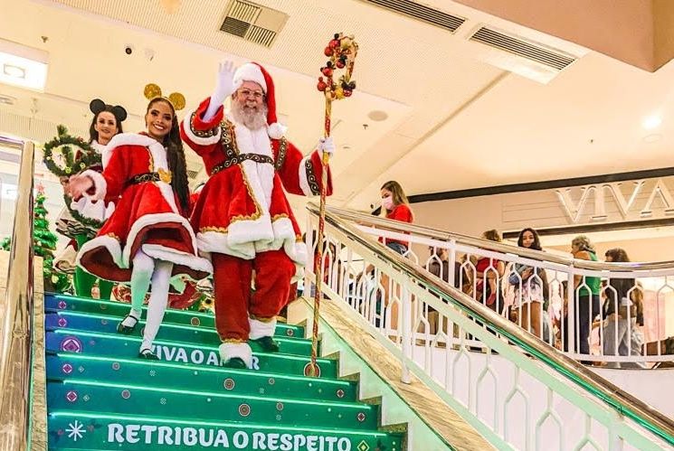 Papai Noel realiza a última Parada de Natal no RioMar