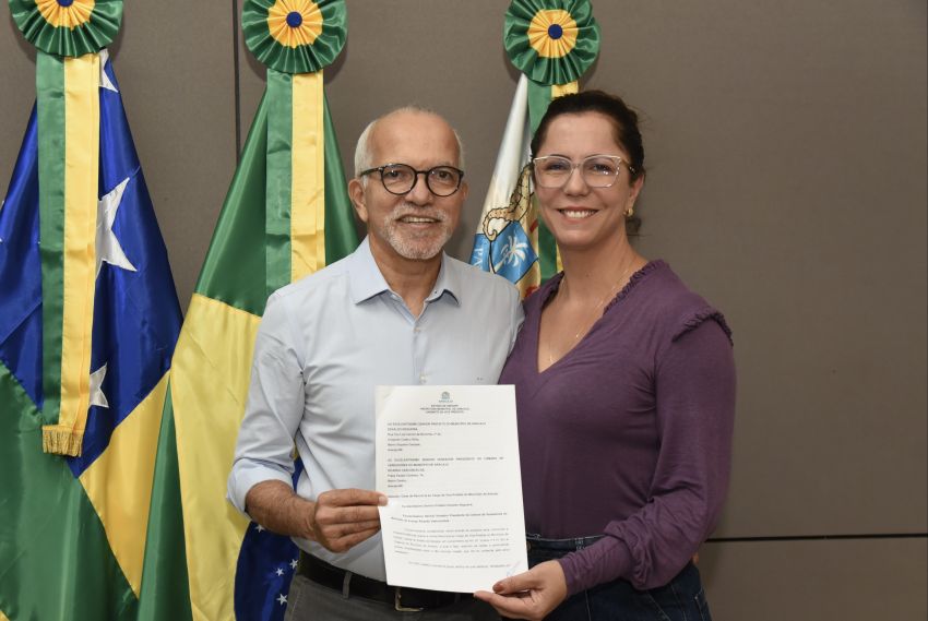 Prefeito Edvaldo recebe carta-renúncia da vice-prefeita Katarina Feitoza