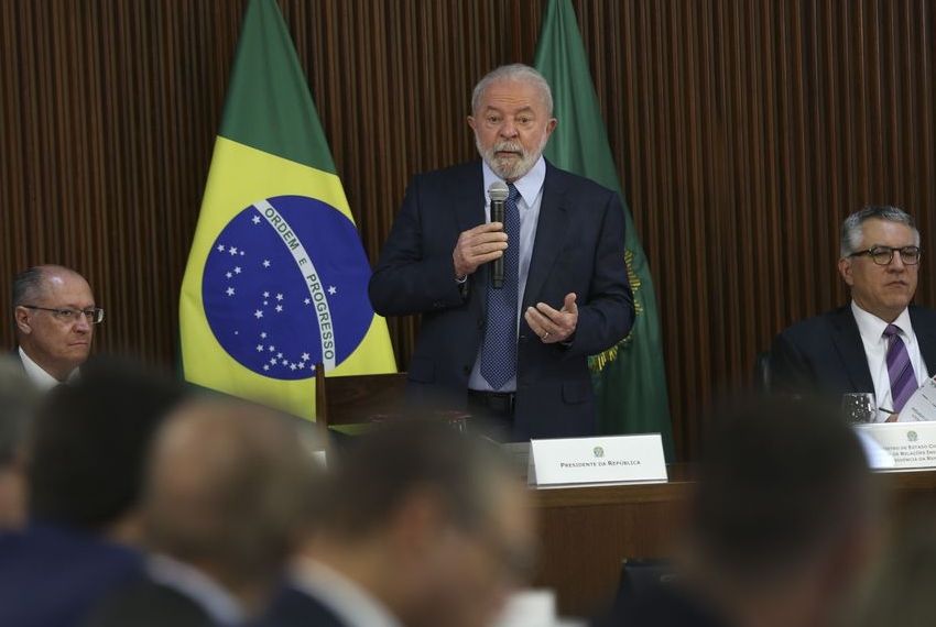 Perdas com ICMS: “Vamos ter que discutir”, diz Lula a governadores