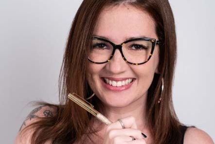 Martha Mendonça celebra