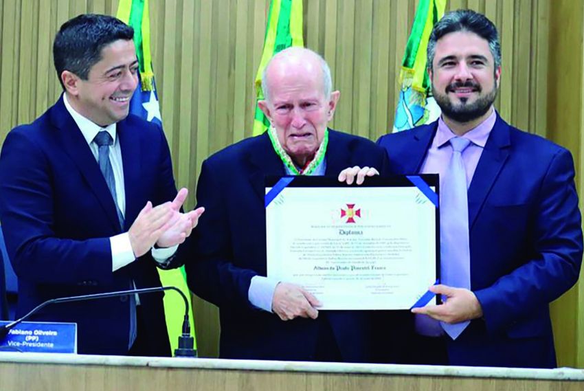 Albano Franco recebe Medalha do Mérito Parlamentar Ordem Grão-Cruz