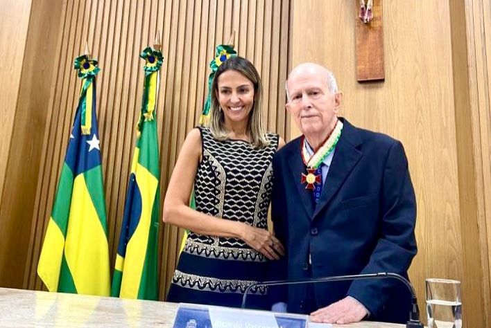 Ex-governador Albano Franco recebe honraria na Câmara de Vereadores de Aracaju