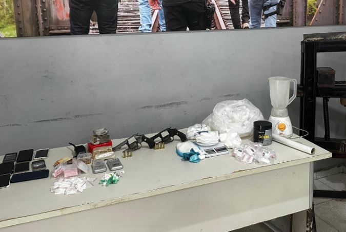 Ação conjunta intercepta laboratório de drogas em Lagarto