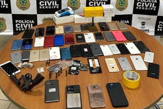 Pol Cia Prende Investigado E Apreende Celulares Drogas E Arma De