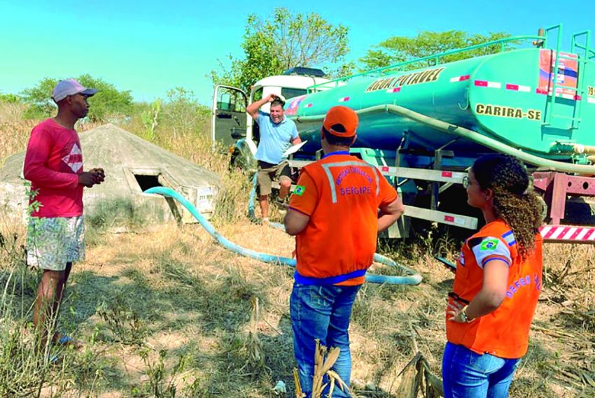 Operação Carro Pipa abastece 10 localidades em Sergipe