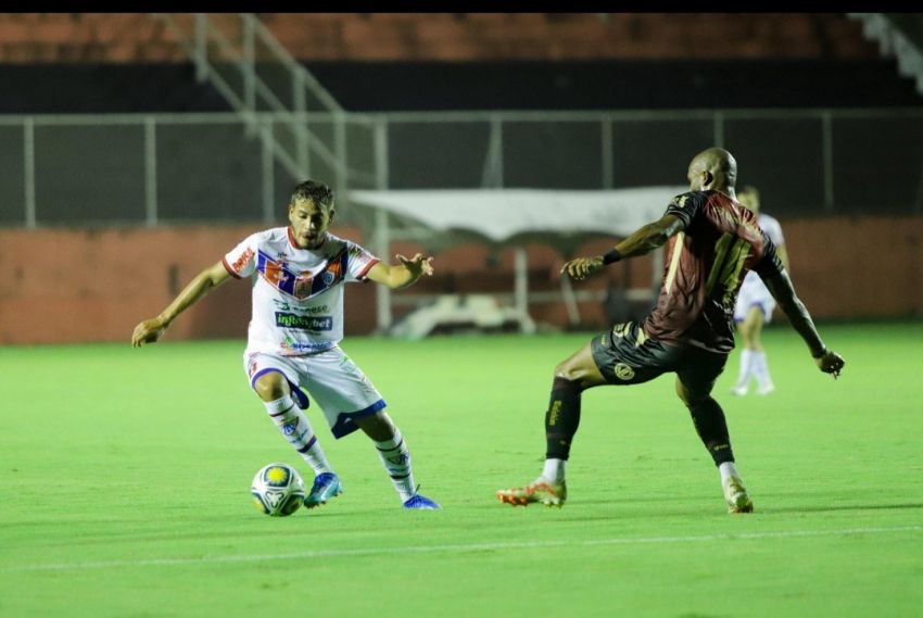 Itabaiana, com dois jogadores a menos, cede virada ao Vitória na Copa do Nordeste