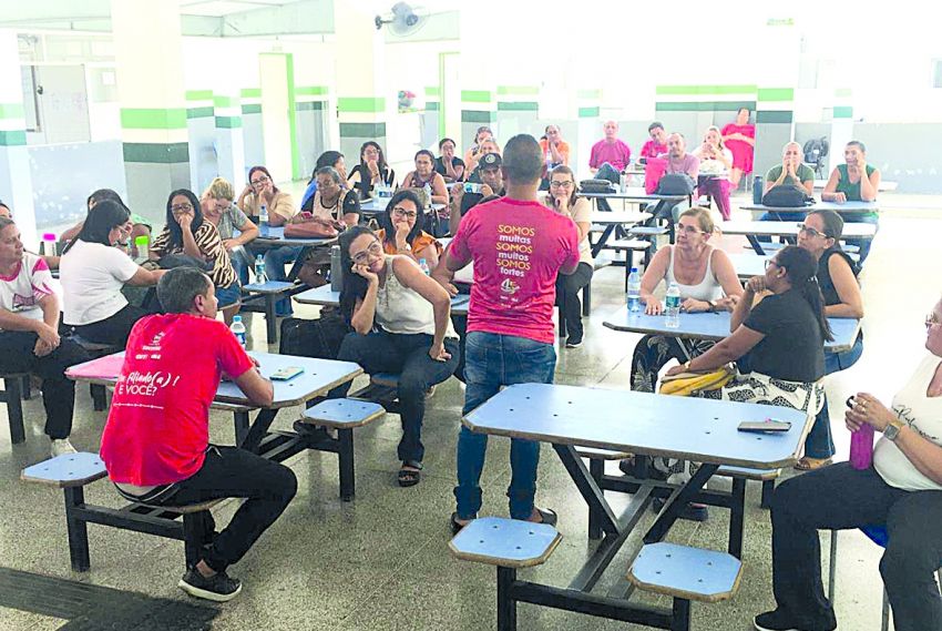 Professores de 25 municípios vão paralisar as aulas no estado