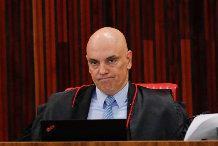 Moraes suspende X no Brasil após Musk não informar representante legal