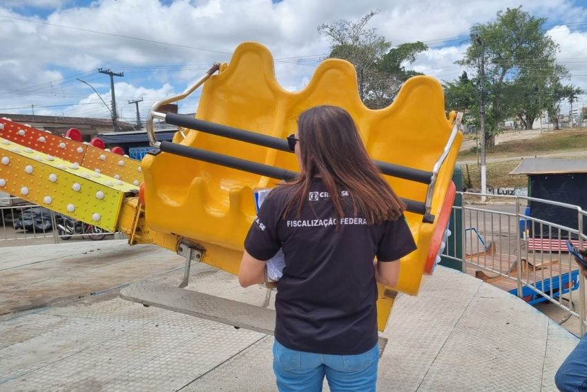 Crea-SE fiscaliza parque de diversão onde jovem caiu de brinquedo