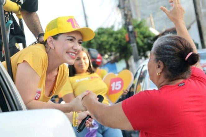 Delegada Danielle intensifica atos de campanha nos bairros