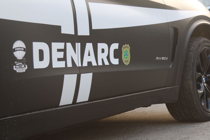 Denarc intercepta venda de arma de fogo e prende dois homens