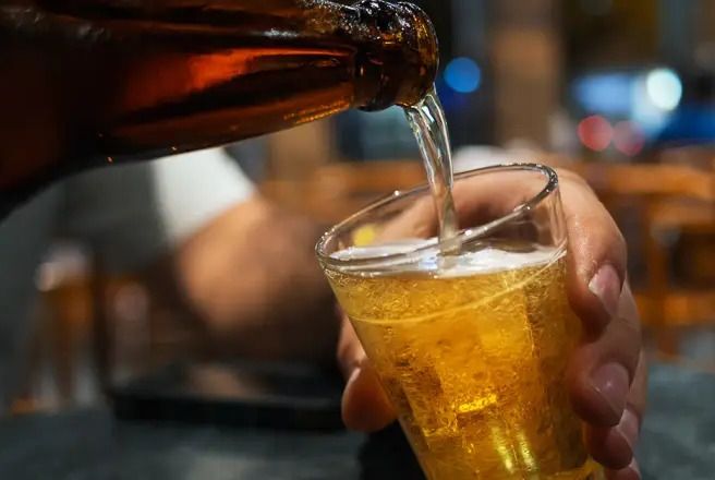 Consumo de álcool causa 12 mortes por hora no país, diz Fiocruz