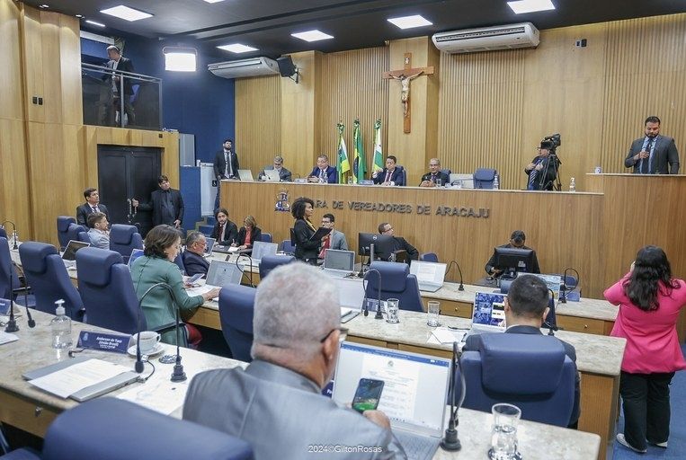 CMA aprova PL que proíbe exigência de entregador entrar em condomínio