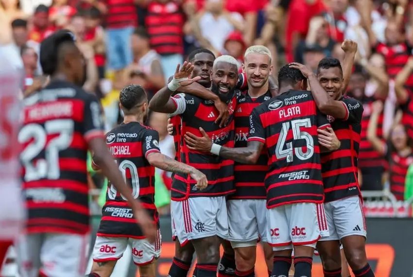 Flamengo vence e tira Inter da briga pelo título brasileiro