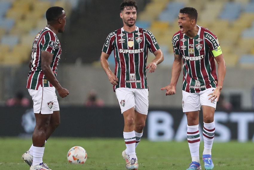 Com Maracanã lotado, Fluminense tenta se afastar da queda diante do Cuiabá